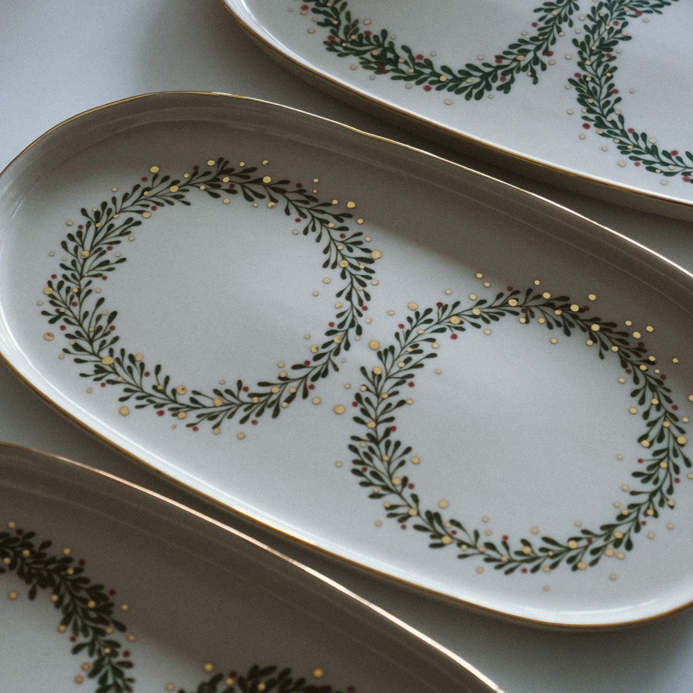 Oval Christmas Wreath Plate