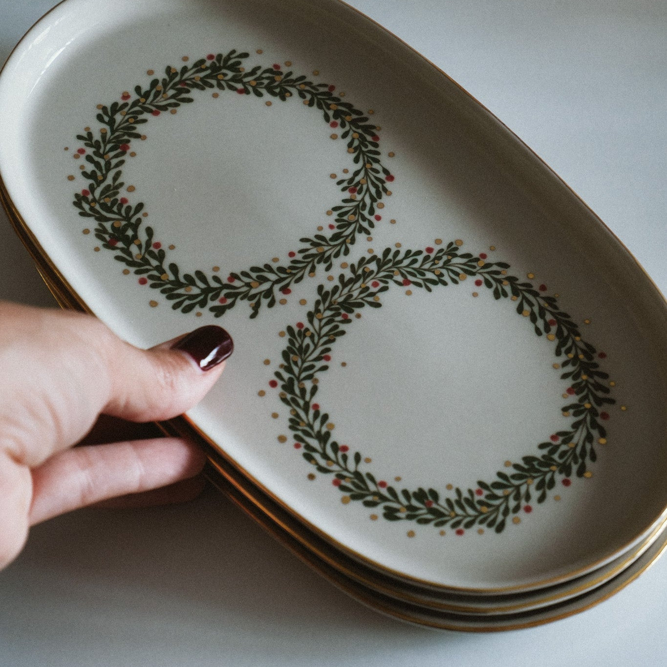Oval Christmas Wreath Plate